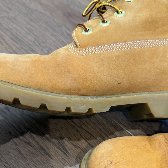 Timberland Tan Leather Boots with Yellow Laces - Picture 7 of 8